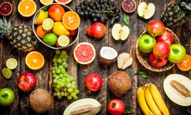 Birçok farklı meyve .