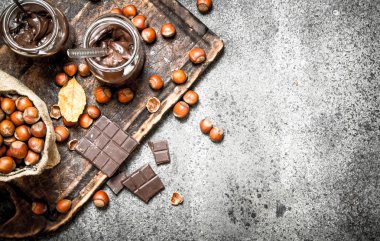 Çikolata tereyağı fındık ile.