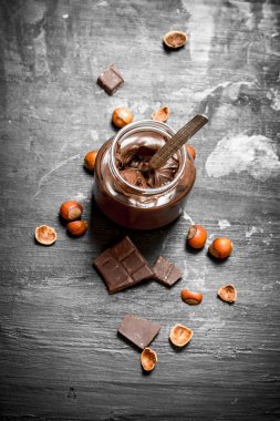 Çikolata tereyağı fındık ile.