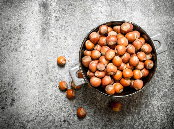 鉢の中のヘーゼルナッツ. — ストック写真