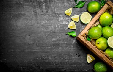 Eski kutusunda taze limes.