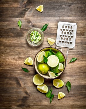 Rende ve lezzet ile taze limes.