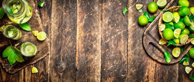 Taze içki kireç dilimleri ile.