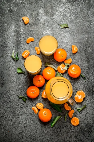 O suco fresco de tangerinas . — Fotografia de Stock