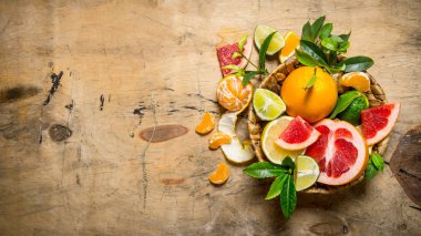 Narenciye - greyfurt, portakal, mandalina, limon, sepet kireç. 