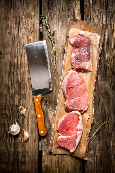Fresh steak from raw meat and spices and chopping knife. — Stock Photo, Image