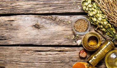 Değirmen Aromatik baharatlar ve otlar ile . 