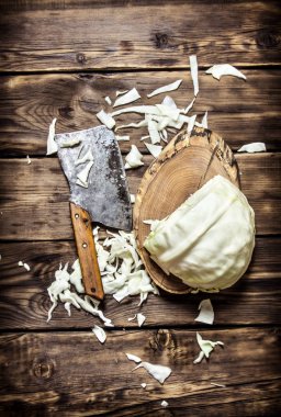 eski bir balta ile zıpladı lahana . 