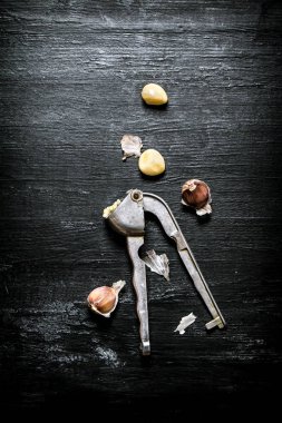 Taze sarımsak basın.