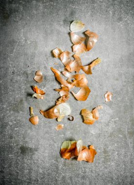 Soğan kabuğu. Taş zemin üzerine.