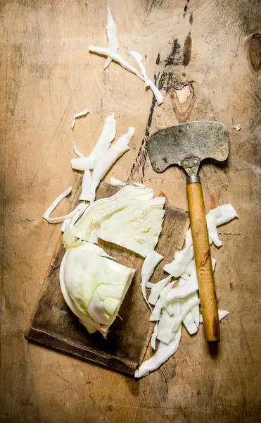 Kohl mit altem Beil . — Stockfoto