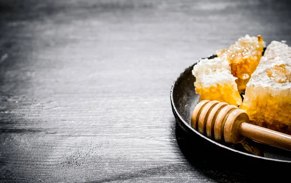 Doce sabor mel no pente — Fotografia de Stock