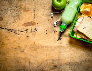 Jambonlu ve peynirli sandviç.