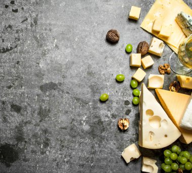 Üzüm ve beyaz şarap ile taze peynir.