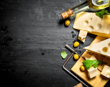 Beyaz şarap aromalı peynir ve zeytin eseriyle.