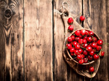 Gemide Kupası'nda kırmızı kiraz.