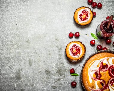 Vişneli Pasta krema ile