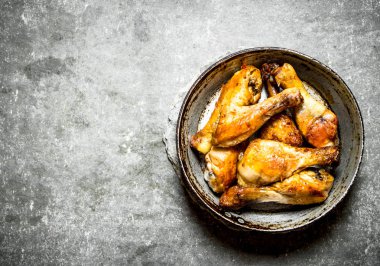 Eski Pan kızarmış tavuk budu.