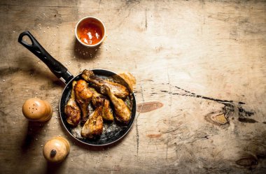 Domates soslu kızarmış tavuk..