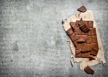 Eski kumaş üzerine çikolata.