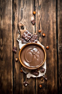 fındık ile krem çikolata.