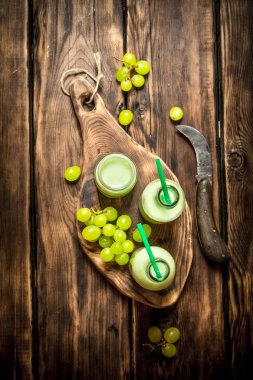 Üzüm taze smoothies. EY