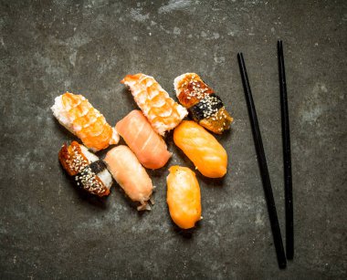 Taze suşi deniz ürünleri .