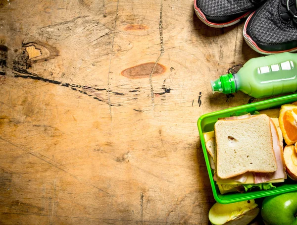 Jambonlu ve peynirli sandviç.