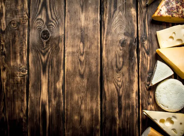 Farklı peynir türleri. .