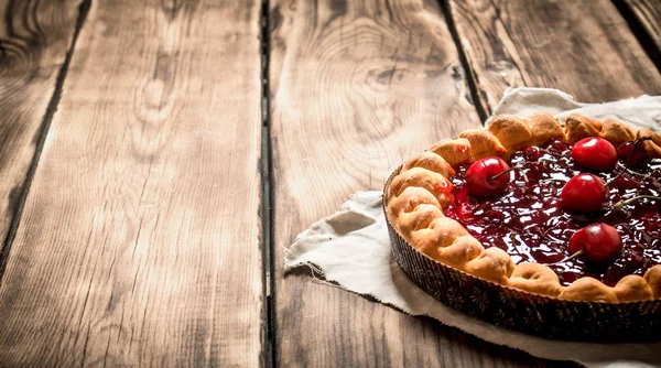 Torta de cereja de tecidos velhos . — Fotografia de Stock