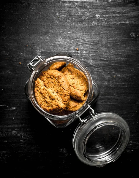 Galletas de avena en un frasco . —  Fotos de Stock