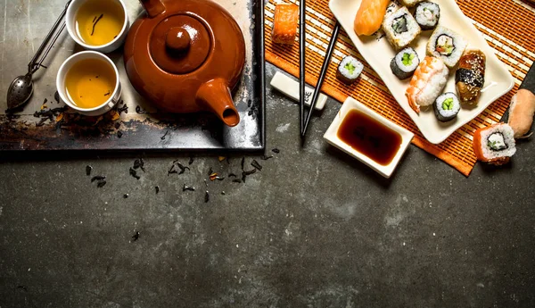 Japanese food. Rolls , sushi and hot tea. — Stock Photo, Image