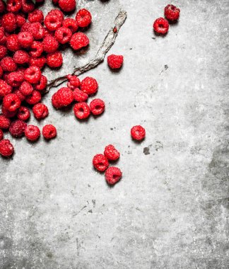 Tablo taze ahududu .