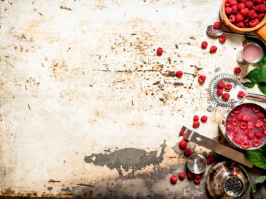 Taze ahududu yaz kokteyl.