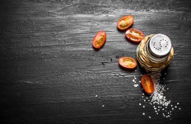 Saltcellar doğranmış domates.