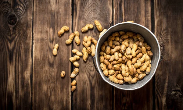 Eski tencerede fıstık.