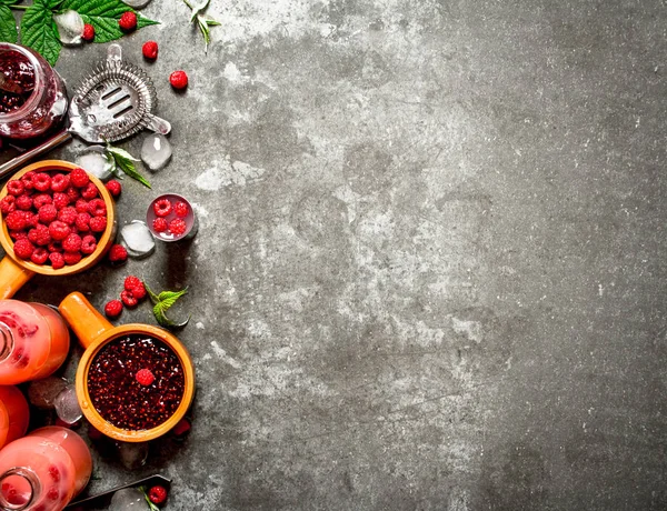 Ahududu reçeli çilek ve buz ile.