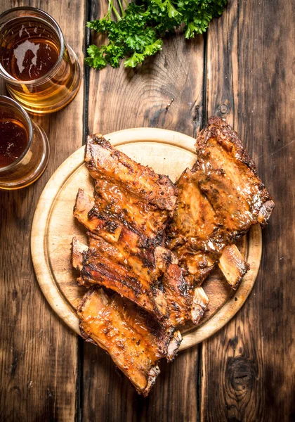 Smoked ribs grilled with beer and parsley.