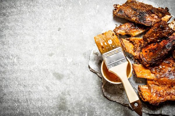 Domates soslu ızgara domuz kaburga.