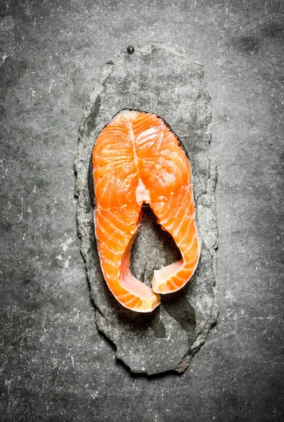 ham alabalık parçası.