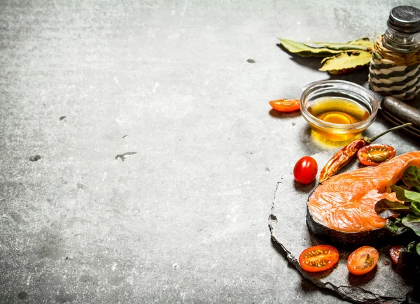 ham alabalık ve domates.