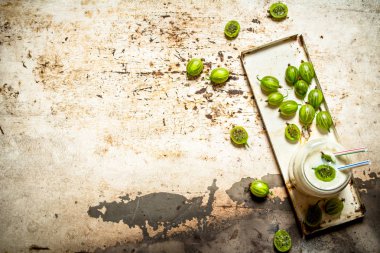 Yeşil bektaşi yapılan Berry güler yüzlü.