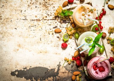 Berry güler yüzlü kuş üzümü, bektaşi ve ahududu fındık ile yapılan.