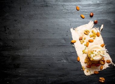 Smoothies fromwhite kuş üzümü ve fındık.