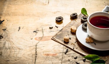 Güçlü aromalı çay şeker kamışı ile.