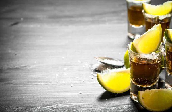 Tequila with salt and lime slices. — Stock Photo, Image