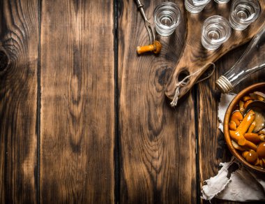 Rus tarzı. Votka salamura mantar ile.