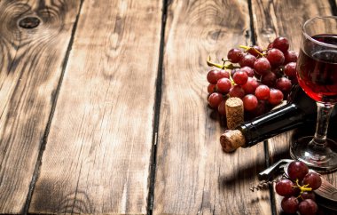 kırmızı şarap üzüm ile