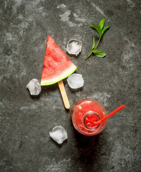 Watermelon juice with mint and ice. — Stock Photo, Image