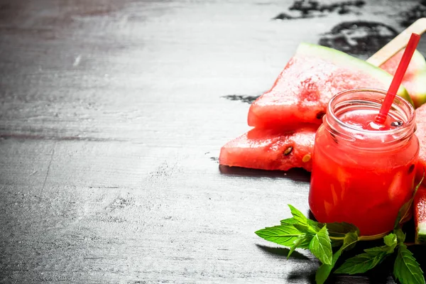 Vattenmelon cocktail med mynta . — Stockfoto